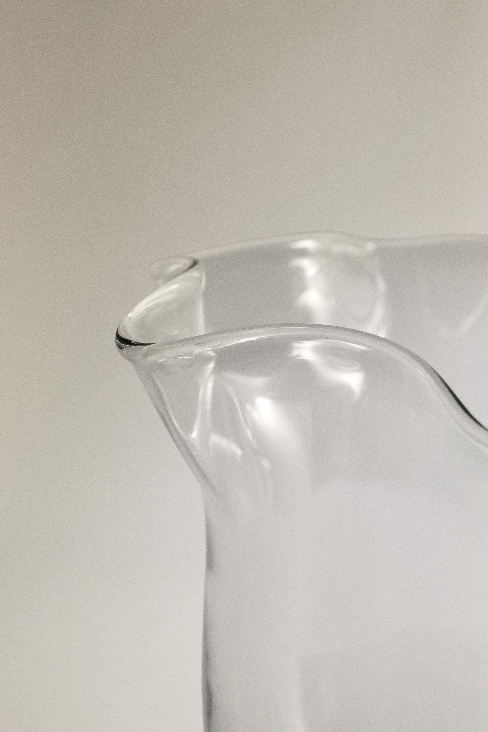 WAVY TRANSPARENT GLASS VASE